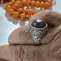 انگشتر نقره دست ساز همراه با قلم زنی