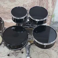 تراول درامز|درام و پرکاشن|هشتگرد, هیو|دیوار