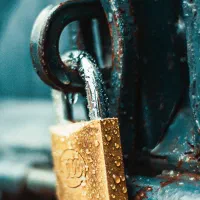 قفل سازی و سیستم امنیتی