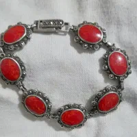 دستبند سیاه قلم نقره با سنگ مرجان