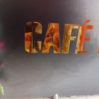 کاردرکافه قهوه فروشی