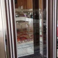 ویترین ‌شیشه ای ‌آینه دار‌مناسب ‌منزل‌ومغازه