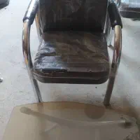 دوتا صندلی با میز جلویی
