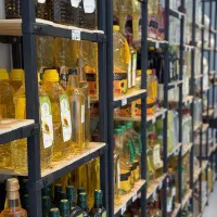 ادمین خانم جهت تبلیغات در فضای مجازی