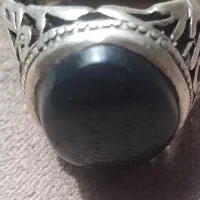 انگشتر عقیق سیاه با رکاب قدیمی و سنگ اصل