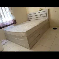 تشک و تختخواب و اجاق گاز استیلی و میز تلویزیون