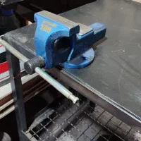 گیره رومیزی و میز کار اهنی