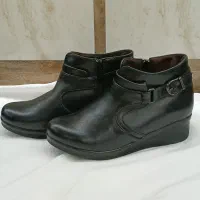 کفش های فروشی