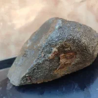 سنگهای مشکوک به شهاب سنگ|کلکسیون اشیاء عتیقه|بیرجند, |دیوار