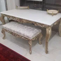 یک میز مجلل شش نفره به همراه پاف سه نفره خود میز