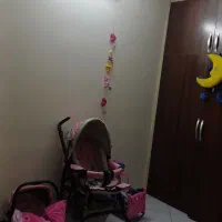 تخت کنار مادر
