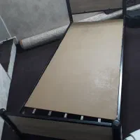 تخت یک نفره فلزی