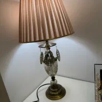 آباژور رومیزی بسیار شیک و تمیز