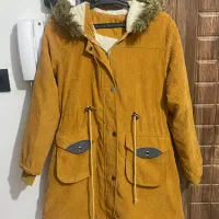 تعدادی کاپشن و پالتو و بافت