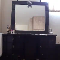 میز و آینه در حد نو