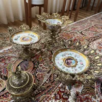 ظرف برنجی با تلفیق چینی برجسته