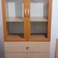 میز تحریر و کتابخانه