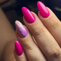 انجام آموزش و خدمات کاشت ناخن