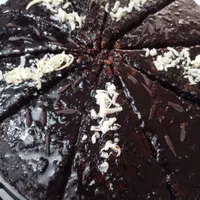 کیک خیس شکلاتی کیک خامه ی زعفرانی  انواع کیک خانگی|خوردنی و آشامیدنی|قم, سراجه (۱۵ خرداد)|دیوار