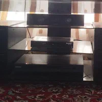 سینمای خانگی DVD همراه با میز شیشه ای|پخش‌کننده DVD و ویدیو|شیراز, ده پیاله|دیوار