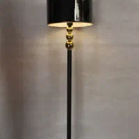 آباژور ایستاده مدرن طلایی-مشکی سه گوی