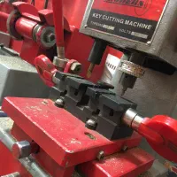 کلیدسازی تعمیر قفل کددهی و ریموت