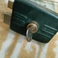 قفل در حیاط