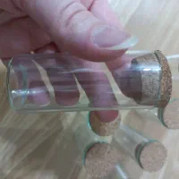 بطری شیشه ای با در چوب پنبه