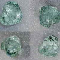 ۲ عدد الماس خام