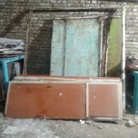 درب 3لت با چهار  چوب، پنجره آلومینیومی، قفس،