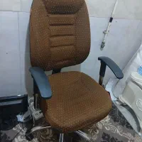 صندلی گردان با قابلیت تنظیم ارتفاع