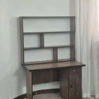 کتابخانه و میز تحریر