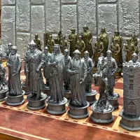 مهره ی شطرنج پلی استر و چوبی