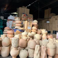 نیروی جوان کار در انبار و مغازه