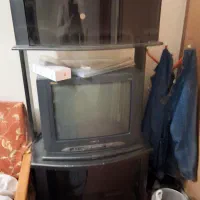 میز تلویزیون و تلویزیون رنگی