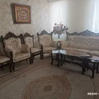 یک دست مبل سلطنتی نه نفره همراه با میز عسلی