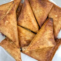 سمبوسه معمولی و پیتزایی خانگی