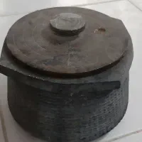 دیگ سنگی هرکاره ۴ نفره کاملا سالم