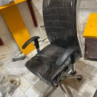 صندلی اداری در حد نو
