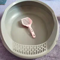 ظرف خاک گربه با بیل چه