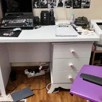 میز تحریر و کتابخانه دیواری