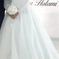 پیراهن عروس ساده شیک و دسته گل