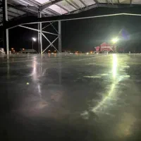 بتن ریزی کف با ماله پروانه ای و تراز لیزری