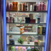 تعداد ۵ عدد قفسه ، به همراه نور داخلی