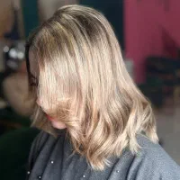 نیازمند مدل رنگ مو فقط هزینه مواد|خدمات آرایشگری و زیبایی|ساری, |دیوار