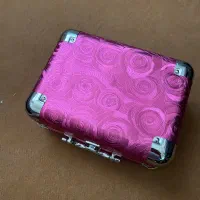 جعبه|آرایشگاه و سالن‌های زیبایی|سیرجان, |دیوار