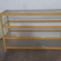 ویترین یک مترو نیم