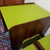 میز تحریر و تخت نوجوان