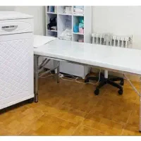 تخت به همراه کمد سه طبقه قفل دار و پایه چرخ دار