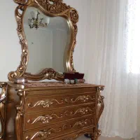 میز ناهار خوری و آینه کنسول